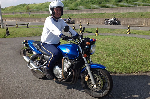 普通自動車